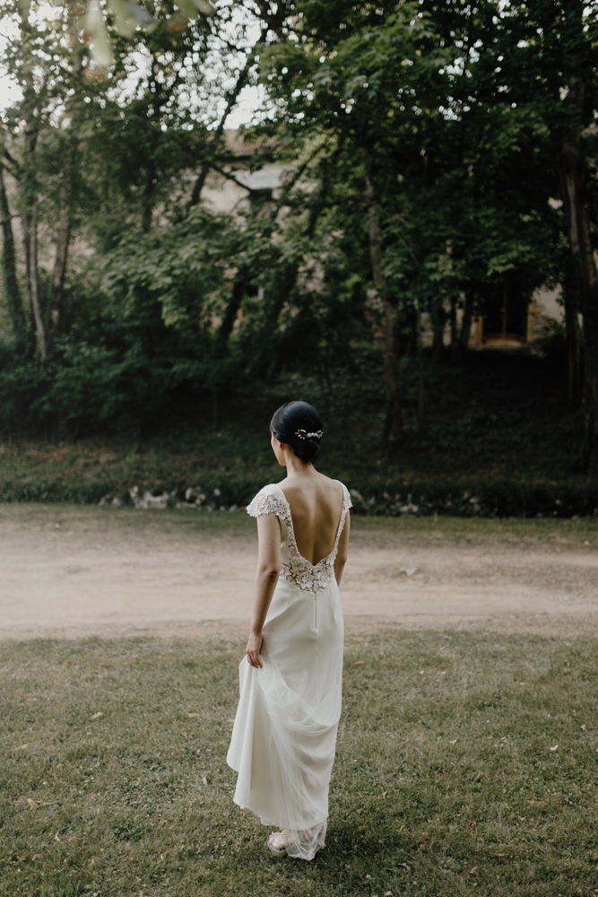 Un mariage champêtre au château de Pramenoux près de Lyon - à découvrir sur www.lamarieeauxpiedsnus.com - Photos : You Made My day